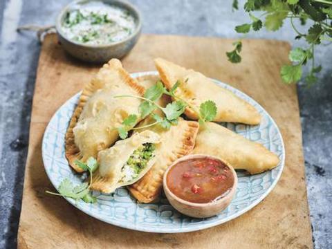 Samosa’s met korianderdip en mangochutney