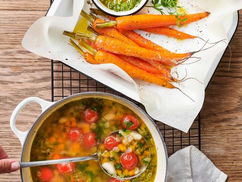 Minestronesoep met wortelloof