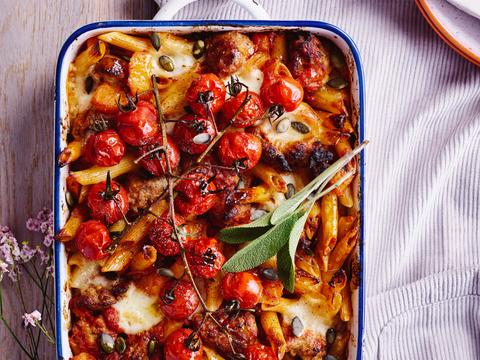 Ovenpasta met worstjesvlees en pompoen