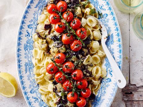 Orecchiette met aubergines, kerstomaten en olijven