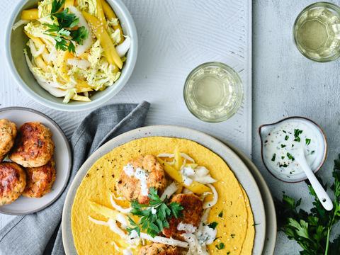 Taco Friday met zalmkoekjes en mangosalade