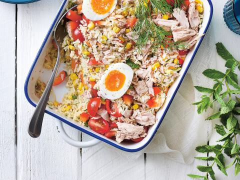 Salade de riz au thon et œufs mollets