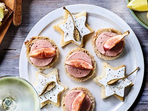 Toastjes met geitenkaas en appelkappertjes