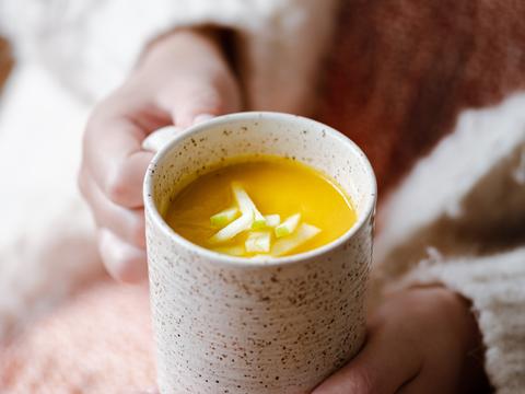 Frisse pompoensoep met kurkuma en appel