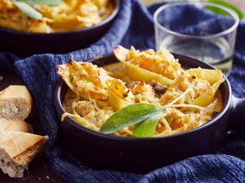Pastaschelpen uit de oven met pompoen en champignons