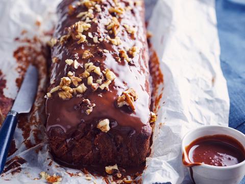 Chocoladecake met koffieganache en nootjes
