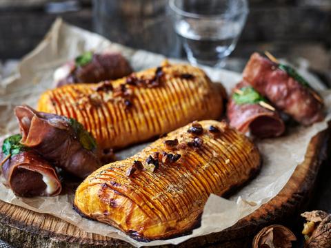 Involtini van hert met prosciutto en hasselbackbutternut