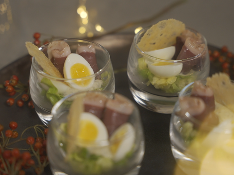 Gerookte eendeborst met truffelmayonaise kwarteleitje en parmezaan krokantje