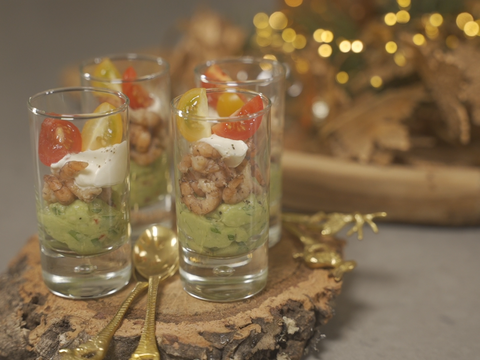 Pittige Avocadocreme met zure room en garnalen
