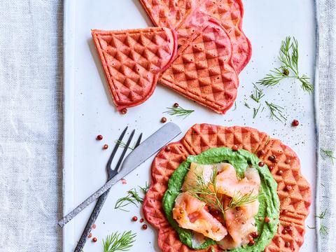 Rodebietwafels met gravad lax