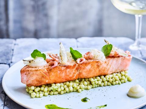 Gebakken zalm met parelcouscous