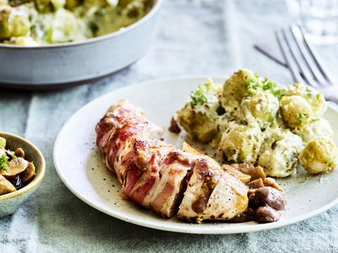 parelhoen met champignonsaus en spruitjesgratin