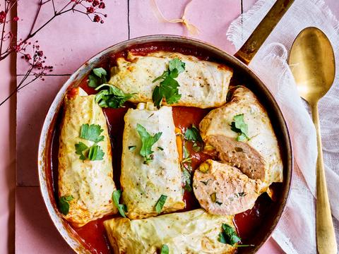 Wittekoolpakketjes met kalkoen, ricotta en pistachenootjes