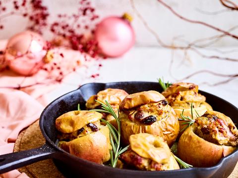 Gevulde appelen met kalkoengehakt coppa en rozijnen