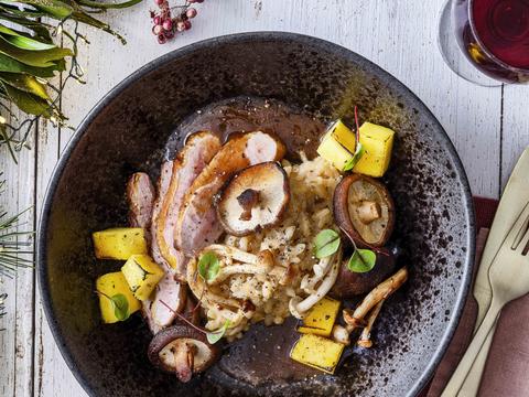Fazant met risotto, mango en boschampignons