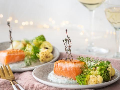 Warmgerookte zalm met krieltjes en een dillesausje