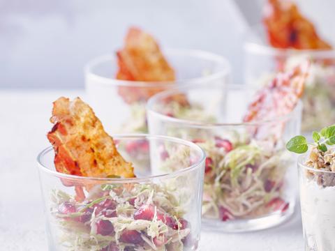 Glaasjes met spruitjessalade