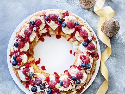 Soezenkrans met vanillepudding en fruit