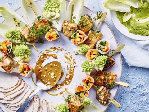 Aperokrans met springrolls en gerookte kip