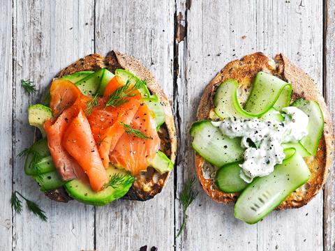 Broodje gerookte zalm en avocado