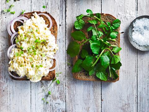 Roggebrood met Midden-Oosterse eiersalade