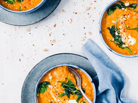 Indische dahl met spinazie en cashewnoten