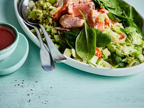 Groene wintersalade met zalm
