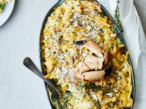 Mac & cheese met krab en erwtjes