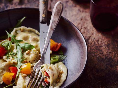 Ravioli met mozzarella en prosciutto