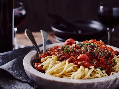 Pasta alla puttanesca met tonijn