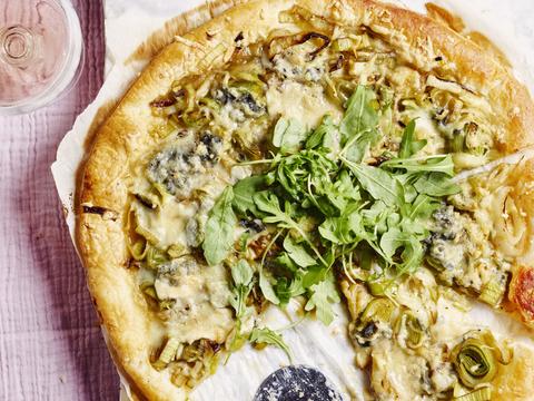 pizza met prei en gorgonzola
