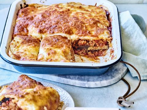Lasagne met aubergine, gehaktsaus en mozzarella