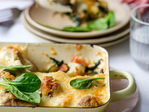 Gratin van gehaktballetjes met spinazie