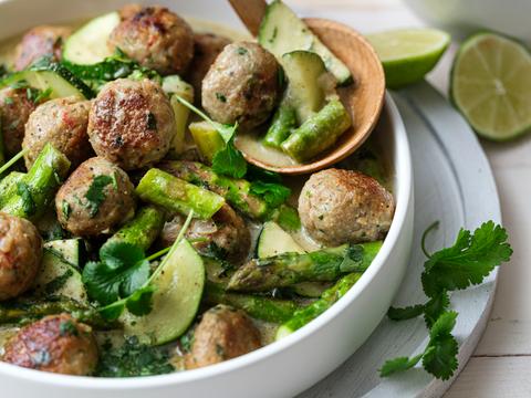 Groene curry met gehaktballetjes en rijst