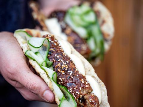 Kebabs met sticky glaze en sesamzaad