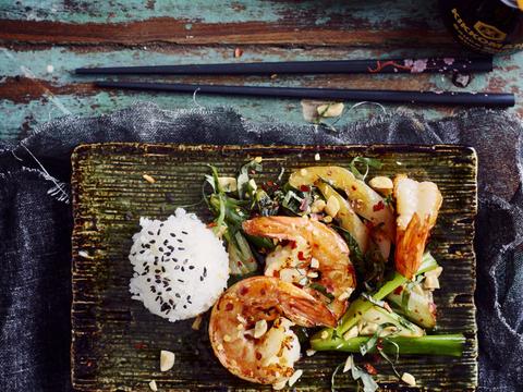 gekaramelliseerde scampi_s met groentjes en rijst