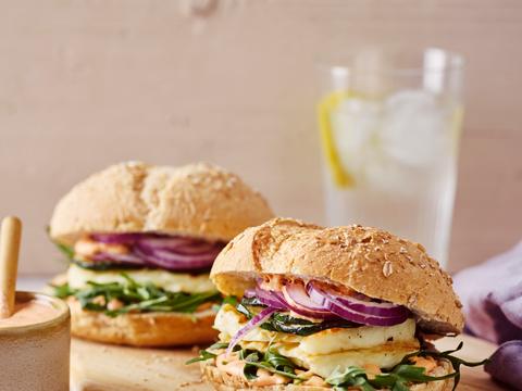 Halloumiburger met gegrilde courgette