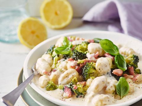 Gnocchi met broccoli en spekjes