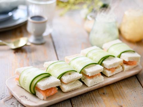 Sushisandwiches met gerookte zalm