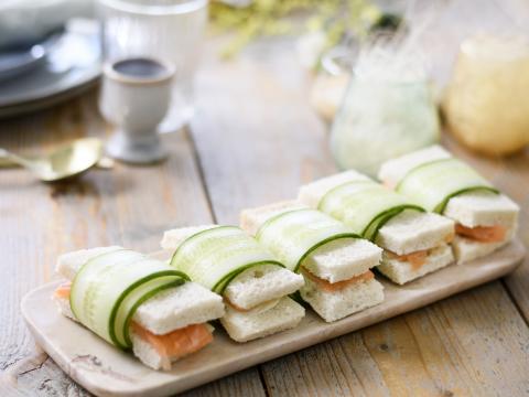 Sushisandwiches met gerookte zalm