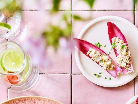 Bootjes van roodloof met tonijnsalade