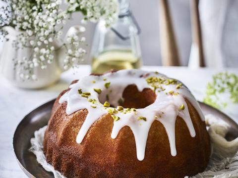 Tulbandcake met vlierbloesem en pistache