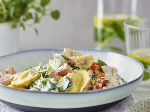 ravioli met pancetta en champignon-spinaziesaus