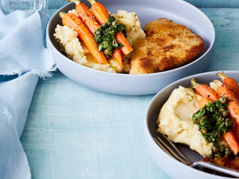 Kalfsschnitzel met karnemelkpuree, wortelen en salsa verde