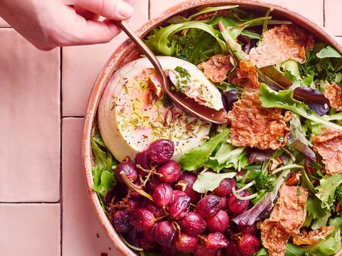 Salade met parmaham, gebakken ricotta en geroosterde druiven