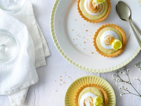 Tartelettes met crème anglaise en meringue