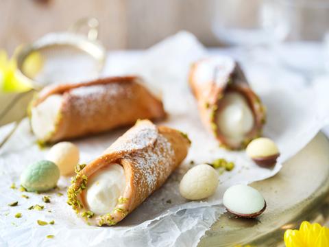 Cannoli met ricotta en pistache