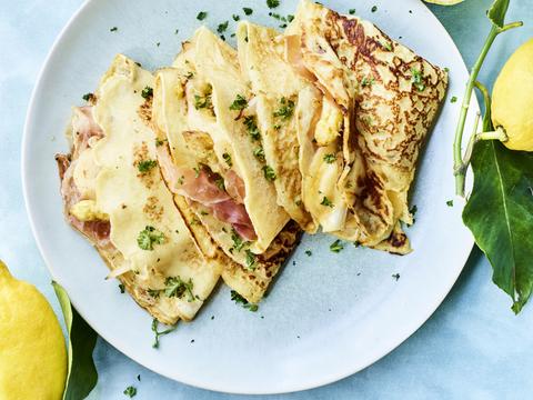 Hartige pannenkoek met witte asperges en ham