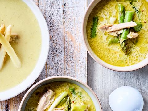 Thaise kippensoep met groene asperges