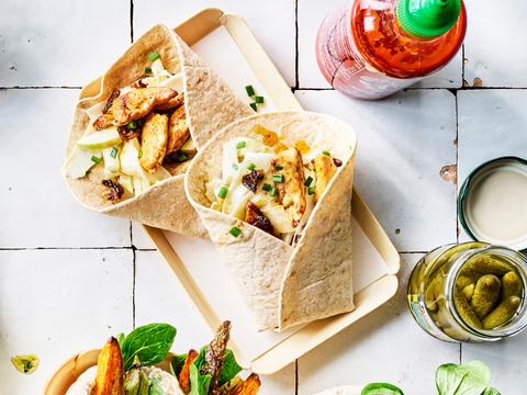 Kiptaco's met slaatje van witte asperges en appel